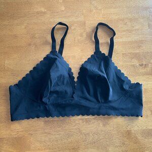 Size Large H&M black wireless bralette with adjustable straps